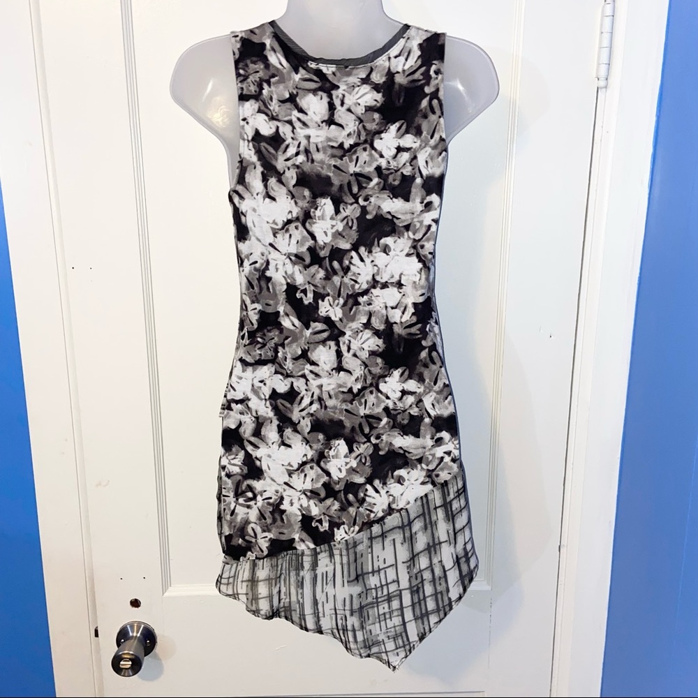 Simply Vera Vera Wang-Women’s Black/White Floral Printed Sleeveless Top. XS